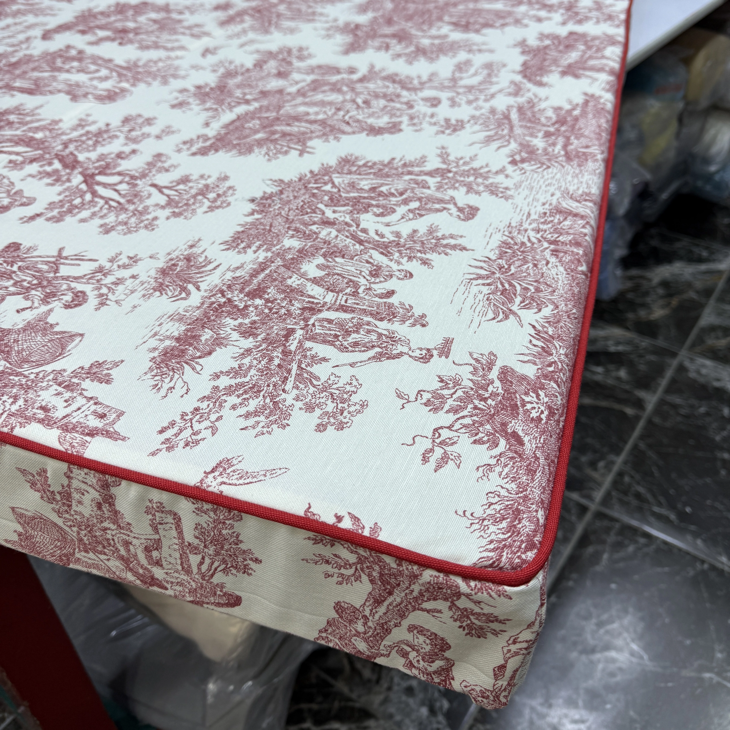 Toile de Joy Desenli Özel Ölçü Salıncak Minderi , 28 DNS Sert Gri Sünger ve Fitil Detaylı İşçilik